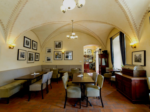 Restaurant  and Café